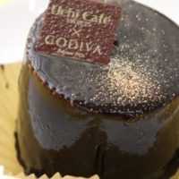 【実食】ローソン「Uchi Cafe × GODIVA ガトーショコラ ノワール」で贅沢なひと時を–ゴディバ監修のショコラメニュー