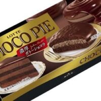 「チョコパイ＜濃厚ガトーショコラ＞」しっとりとしたチョコレートケーキでビター感あるチョコレートクリームをサンド