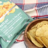 【実食】イケア「FESTLIGT フェストリグト ポテトチップス コショウ リーキ」皮つきのまま揚げられた素朴な美味しさ！クセになるスパイシーさ