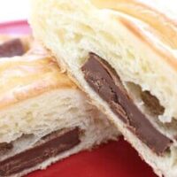 ローソン「チョコデニッシュ」と「もち麦の板チョコロール」味・カロリー・糖質はどのくらい違う?比べてみた!より推せるのは…