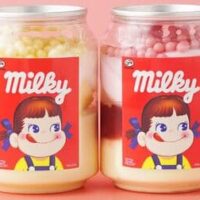 「スイーツ缶生ミルキー風ムース」不二家のミルキーがケーキ缶に！味は練乳たっぷり「ミルキー」といちごソース入り「ストロベリー」Cake.jp通販サイトに