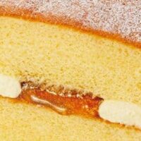 ファミマ×森永乳業「冷やして食べるふんわりホットケーキ風サンド」「ミルクココア風味 ダブルクリームサンド」「れん乳いちごパフェ」「ミルクキャラメルバウム」あの懐かしい味を再現したスイーツ4品！