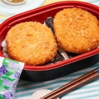 【本日発売】ローソンストア100「だけ弁当（コロッケ）」のり弁におかず1種類だけのせた超シンプル弁当 税込216円！国産じゃがいもの大ぶりコロッケ2個入り