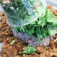 【新宿】サーティーンカフェ （No.13cafe）「香草キーマカレー」みょうが・万能ねぎ・みつば・パクチーなど香草たっぷり！カップを外すとドバ〜っとあふれる