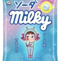 不二家「ソーダミルキー袋」ペコちゃんのようでペコちゃんじゃない!? ソーダ星人が登場するパッケージ