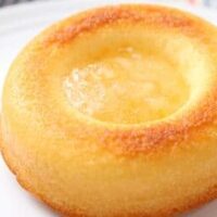 【実食】セブン「瀬戸内産レモンとはちみつのケーキ」は冷やしてもおいしい！しっとり甘酸っぱくてジューシー くにゅっとした爽やかレモン果皮入り