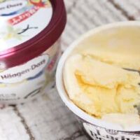 【食べ比べ】レディーボーデンとハーゲンダッツのアイスクリームどっちがおいしい？「バニラ」「抹茶」「ストロベリー」の定番3種 味やカロリーを比較してみた