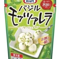 「クラフト バジルフレッシュモッツァレラ」森永乳業から そのままで食べられる味付きモッツァレラ