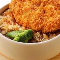 びっくりドンキー「メンチカツカリー＆ハンバーグディッシュ」「メンチカツ焼きカリーライス」「オレンジヨーデル」“定番にして王道” のカレーを味わう期間限定メニュー