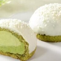 【8月22日新発売】ローソン 新入荷スイーツまとめ「フィナンシェ（クリームチーズ）」「お餅で巻いたもち食感ロール（ごま＆あんこ）」「お抹茶クッキーシュー（抹茶ラテ風）」など