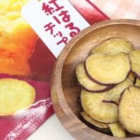 【実食】ファミマ「紅はるかチップス」噛むほどにじんわり自然なお芋の甘み！さくさく・ザクザク お芋好き必食チップス