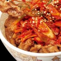 すき家「ねぎキムチ牛丼」シャキシャキ感アップして10月17日発売！「おんたまねぎキムチ牛丼」「マヨねぎキムチ牛丼」「ねぎキムチ 単品」も登場