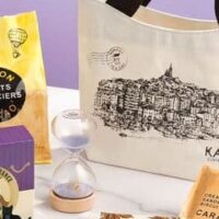 カルディ「紅茶バッグ」トートバッグに紅茶・お菓子・砂時計入り！11月10日発売 数量限定