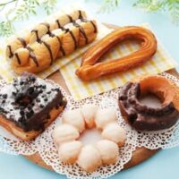 ローソンストア100「100円ドーナツ」シリーズ5種「オールドファッションドーナツ（チョコ）」「牛乳仕込みのチュロッキー」「モッチリング」など11月15日発売！