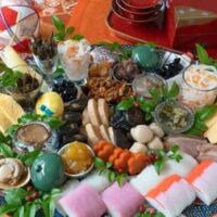 ローソンストア100「100円・150円おせち」一部価格改定も約7割のおせちは100円のまま!数の子・かまぼこ・もずくなど全45種