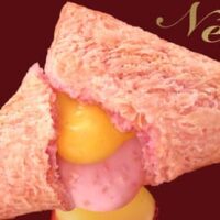 【本日発売】マクドナルド「三角チョコパイ いちごカスタード」11月8日発売！サクサク生地にストロベリーチョコクリーム＆カスタードクリーム入り 限定パッケージは “白ネコ” デザイン