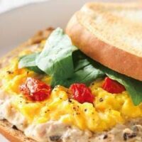 2024年1月18日エクセルシオールにて新トリンク「ショコラオランジュラテ」及びモーニング限定サンド「ツナタプナード＆スクランブルエッグ」の販売開始