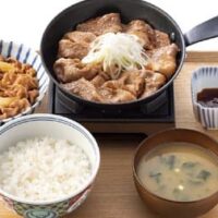 吉野家 特別クーポンキャンペーン「夜食べたら翌日が200円オフ」をスタート、2024年1月12日から2月29日まで