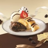 くら寿司、「KURA ROYAL」よりバレンタイン限定スイーツ「ホットショコラパイ～WHITE＆BLACK～」を2月9日に全国で期間・数量限定販売開始