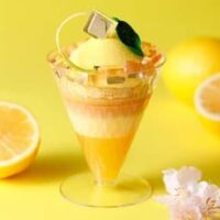 資生堂パーラーが春限定「瀬戸内レモンのパフェケーキ さくらのアクセント」を4月1日から30日まで銀座本店で期間限定販売