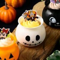 銀座コージーコーナー ハロウィン限定「＜ミッキー＆ミニー＞パンプキンプリン」「＜チップ＆デール＞チョコプリン」「＜ドナルド＆グーフィー＞アップルカスタードプリン」