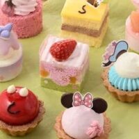 銀座コージーコーナー「＜ミッキー＆フレンズ＞お花見パーティー（8個入）」華やかなプチケーキアソート！3月7日発売