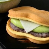 銀座コージーコーナー「コージープレミアムスフレワッフル（宇治抹茶＆もちあんこ）」辻利一本店の宇治抹茶100％使用！