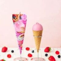セブン-イレブン限定「ハーゲンダッツ クリーミーコーン ミックスベリーワッフル」ストロベリー・ラズベリー・ブルーベリー使用！