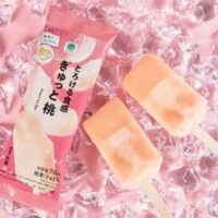 ファミリーマート「とろける食感 ぎゅっと桃」福島県産桃の果汁45％使ったアイスバー！濃厚な桃果汁層とジェラート層の2層仕立て