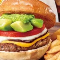 【本日発売】ロッテリアのアボカドバーガーフェア「アボカド絶品チーズバーガー」「ホットチリミート アボカド絶品ビーフバーガー」など4品登場！