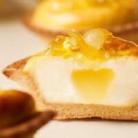 【2025年初夏】レモンスイーツまとめ「焼きたてタルト はちみつレモンチーズ」「レモンミルクレープ」「パピコ＜レモン＞」など！