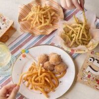 【本日発売】丸亀製麺「丸亀シェイクぴっぴ」サックサクに揚げたうどんスナック!無限コンソメ・のり塩まみれ・シュガーバターの3味