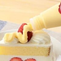 銀座コージーコーナー「ジャンボシュークリームのなかみ」エイプリルフールに話題になった商品を通年販売！チューブ型ボトルにカスタードクリーム入り