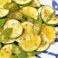 簡単・人気【オクラレシピ】まとめ!「オクラとカニカマの塩昆布和え」「オクラの豚肉巻き」「オクラとズッキーニのバタぽん炒め」など5選