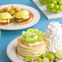 Eggs’n Things 「シャインマスカットのパンケーキ」「ベーコンとズッキーニ、モッツァレラのエグスンベネディクト」が8月21日~ 9月23日で発売