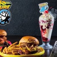 【本日発売】映画『バック・トゥ・ザ・フューチャー』公開40周年記念!J.S. BURGERS CAFEが贈る特別コラボバーガー&スーベニア