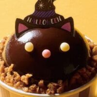 【2025年ハロウィン】シャトレーゼ「魅惑の魔女りんごケーキ」「黒ねこ」「ショコラキャラメルロール」など続々登場！
