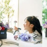 たった2日間の限定開催！ANNA SUIの世界観あふれる唯一無二の子ども向けフラワーアレンジメントワークショップ&親子アフタヌーンティーの体験イベント｜ザ ストリングス 表参道で10月4日・26日のみ開催