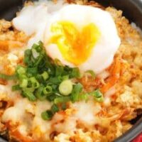 簡単・人気【キムチレシピ】まとめ！「ぶりとじゃがいものキムチ煮」「オートミールキムチーズドリア」「キムチのチゲ風味噌汁」など5選