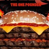 直火焼き100％ビーフパティがなんと4枚！バーガーキングから「インフェルノ ザ・ワンパウンダー」総重量453g＆1,390kcalの旨辛ガーリックバーガーが9月5日から期間限定発売