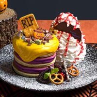 ハロウィンの夜を彩る「ハロウィンナイトパンケーキ」登場！エッグスンシングスが2025年10月16日（木）からの期間限定で販売！