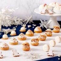 【2025最新】東京のホテルで楽しむ秋冬アフタヌーンティー5選｜テディベア付き・ホワイト装飾の映えプランに注目！