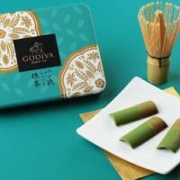 【2025年12月】抹茶スイーツ新商品まとめ!セブン-イレブン「クリスマスパフェ 宇治抹茶といちご」・ゴディバ×美十「八ッ橋ショコラ抹茶」など