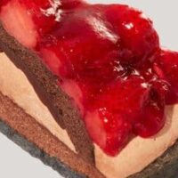 【2025年ホリデーシーズン】スターバックス おすすめフードまとめ「ナッツ&キャラメルチーズケーキ」「ストロベリー&チョコレートタルト」など