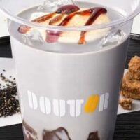 【2026年4月発売】ドトールコーヒーショップ 新作メニューまとめ「黒糖わらびもちオレ～黒ごま～」「沖縄県産黒糖パリパリチョコミルクレープ」など
