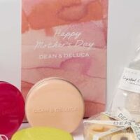 【2026年4月】DEAN & DELUCA 新商品まとめ｜エプロンギフト・ティータイムセット・クッキー缶など母の日限定ギフトも