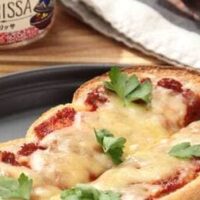 【KALDIのおしゃれ飯】家でカフェ風ごはんが作れるアイテム7選｜フライドオニオン・銅板焼ホットケーキなど