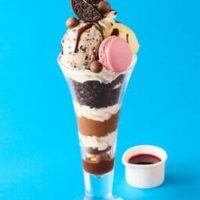 【2026年4月発売】パフェ新商品まとめ！ココス「クッキー＆クリームパフェ」・和食麺処サガミ「宇治抹茶パフェ」など