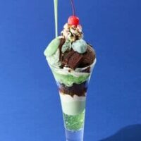 【2026年5月発売】チョコミントスイーツ新商品まとめ「チョコミン党パフェ」「にゃんともおいしいスコーン はちわれチョコミント」など