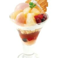 【2026年6月】パフェ新商品まとめ！スシロー「プリンアラモードパフェ」・和食さと「白桃と紅茶のパフェ」など